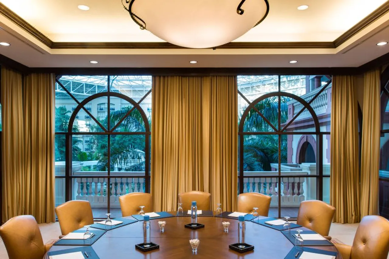 Gaylord Palms Resort & Convention Center — rooms and atmosphere