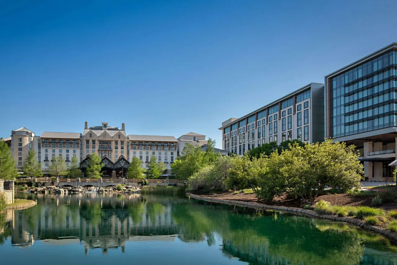 Gaylord Texan Resort & Convention Center — rooms and atmosphere