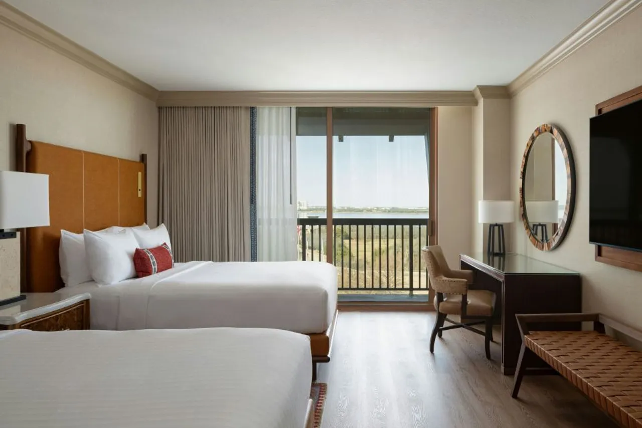 Gaylord Texan Resort & Convention Center — rooms and atmosphere