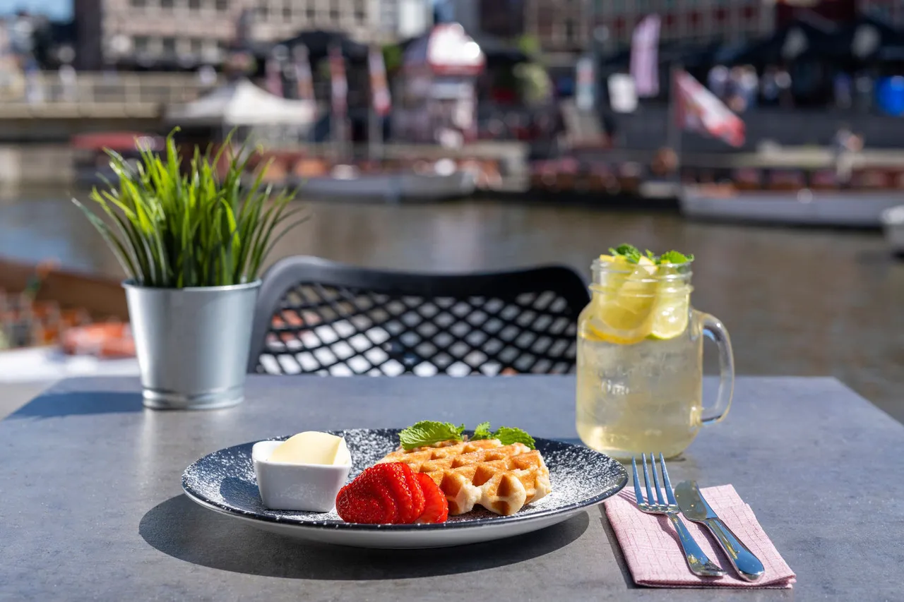 Ghent Marriott Hotel — rooms and atmosphere