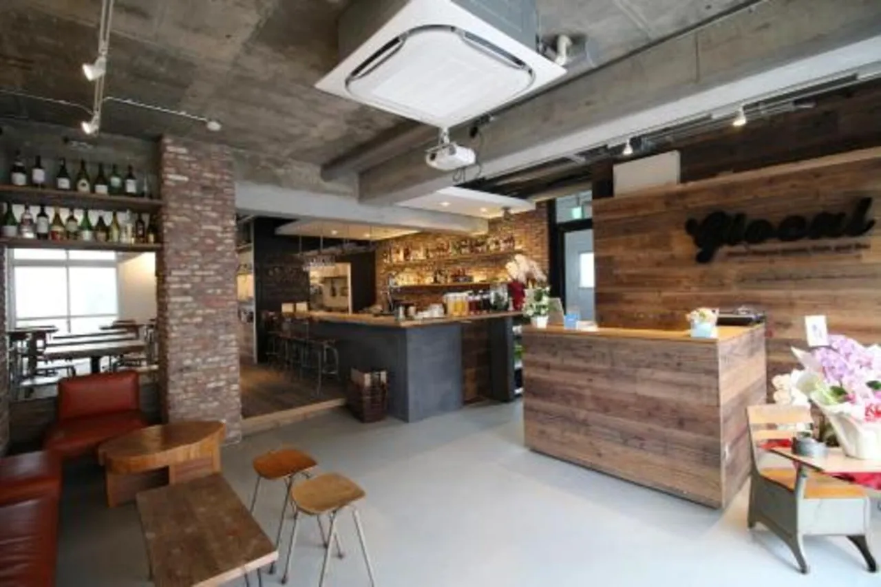 Glocal Nagoya Backpackers Hostel — rooms and atmosphere