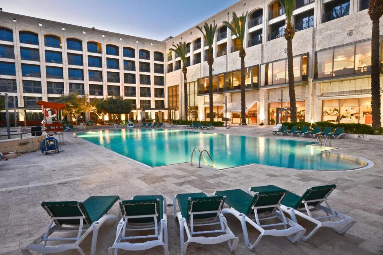 Golden Crown Hotel — ภาพห้องพักและบรรยากาศ