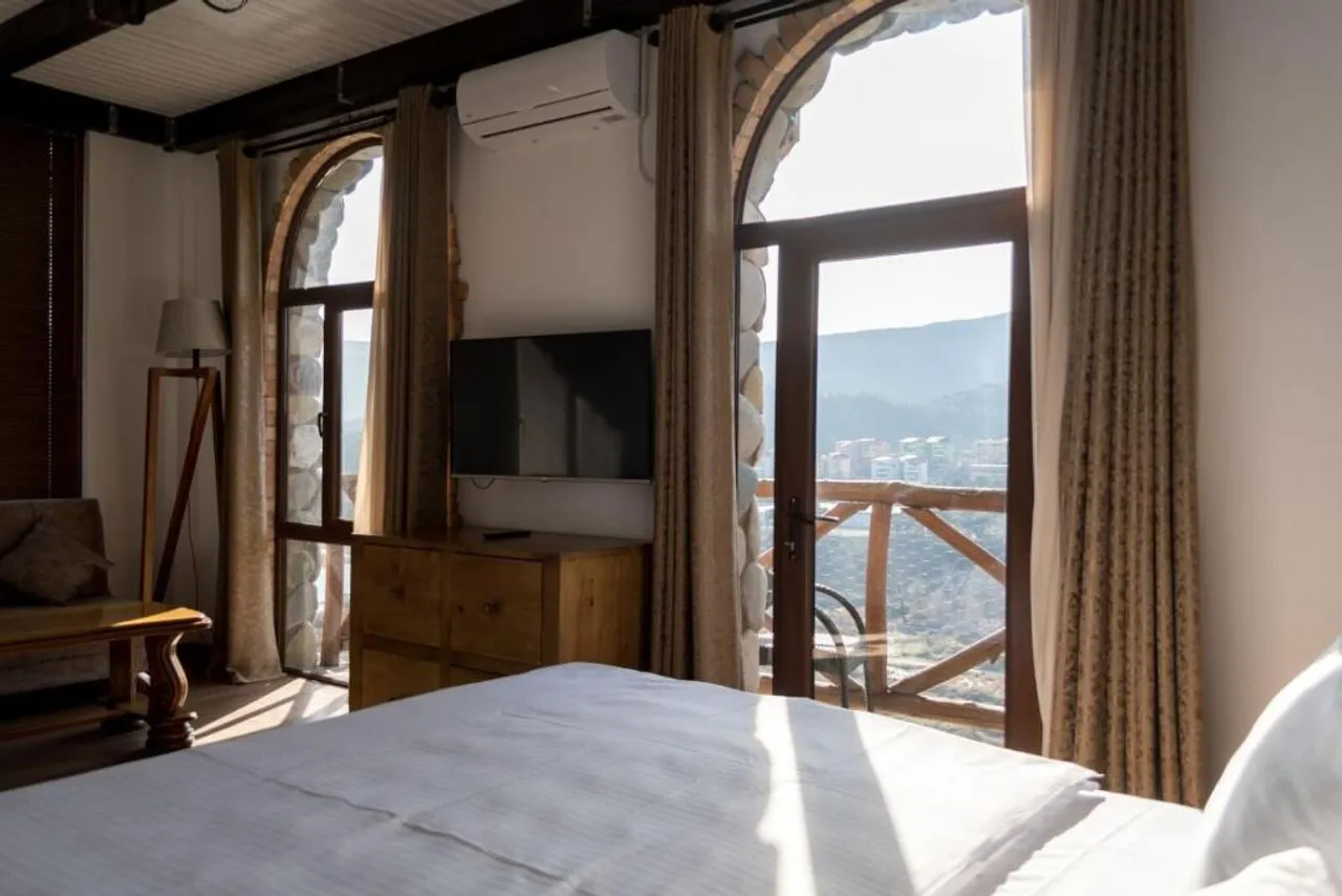 Golden Fleece — rooms and atmosphere