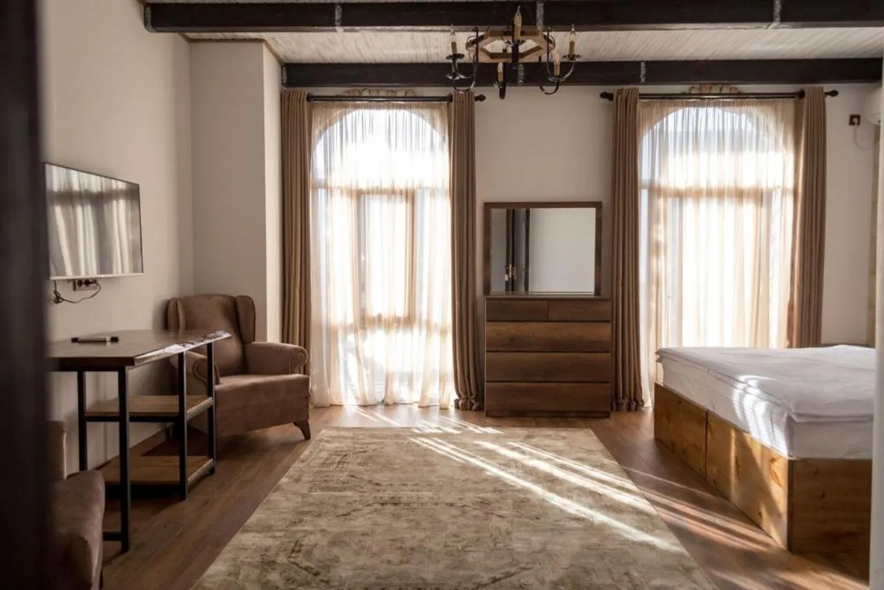 Golden Fleece — rooms and atmosphere