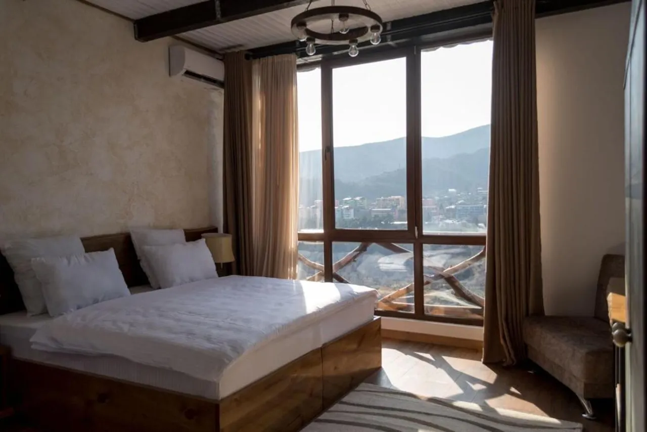 Golden Fleece — rooms and atmosphere