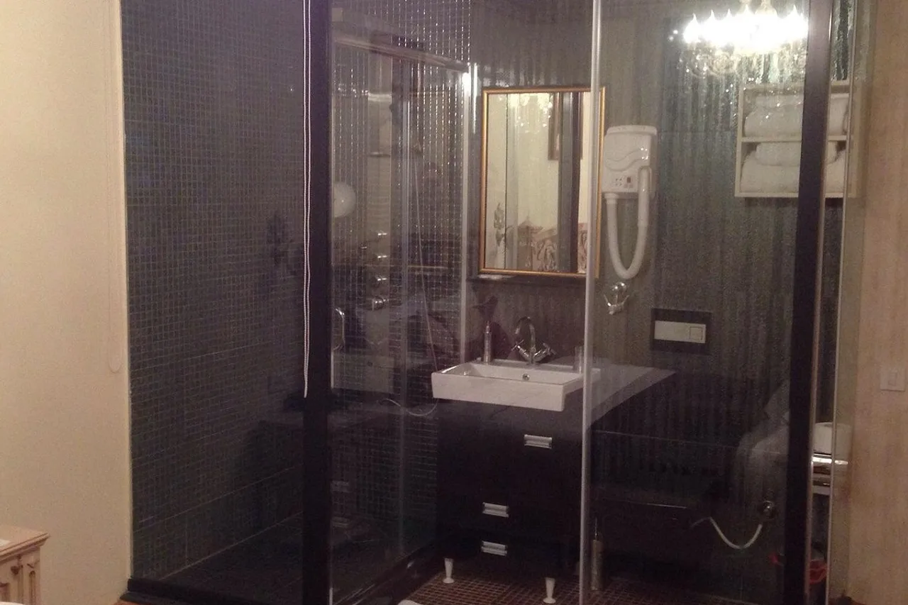 Golden Hotel Pristina — rooms and atmosphere