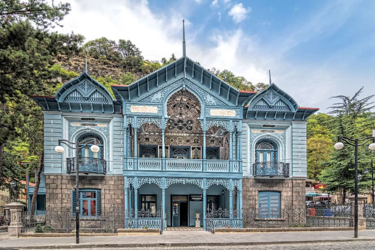 Golden Tulip Borjomi — rooms and atmosphere