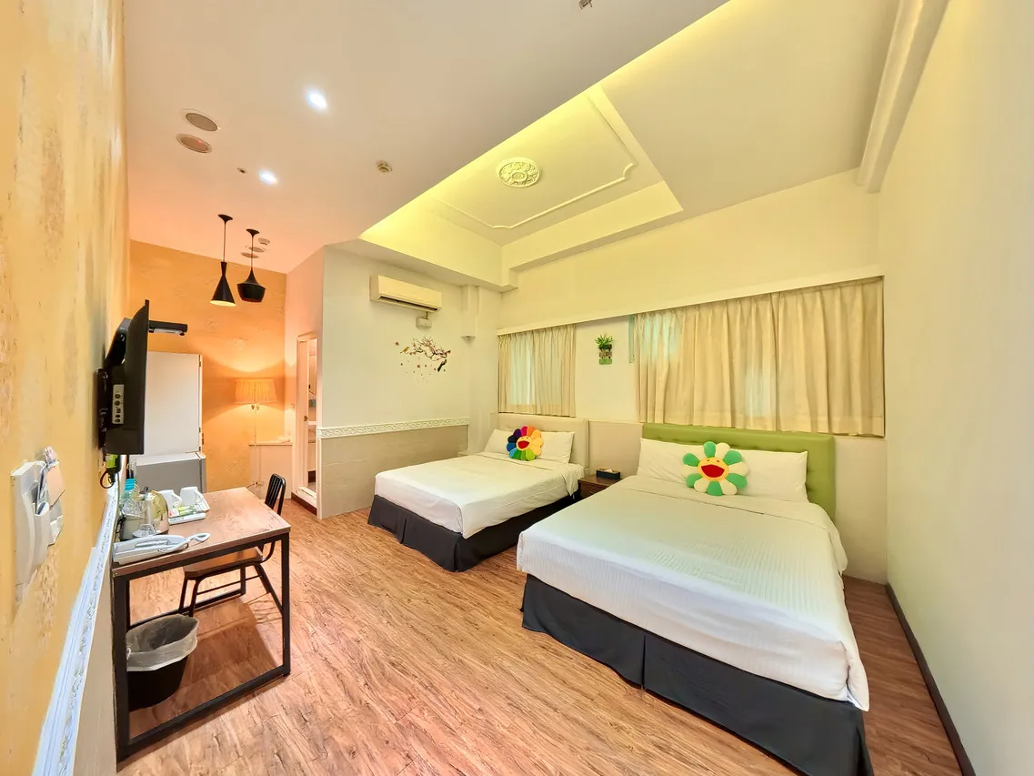 Good 9 Stay Inn — rooms and atmosphere
