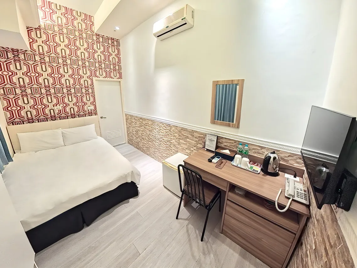 Good 9 Stay Inn — rooms and atmosphere