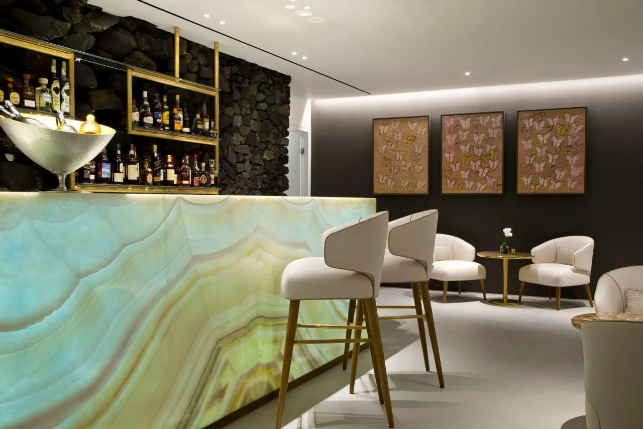 Grace Hotel, Auberge Resorts Collection — rooms and atmosphere