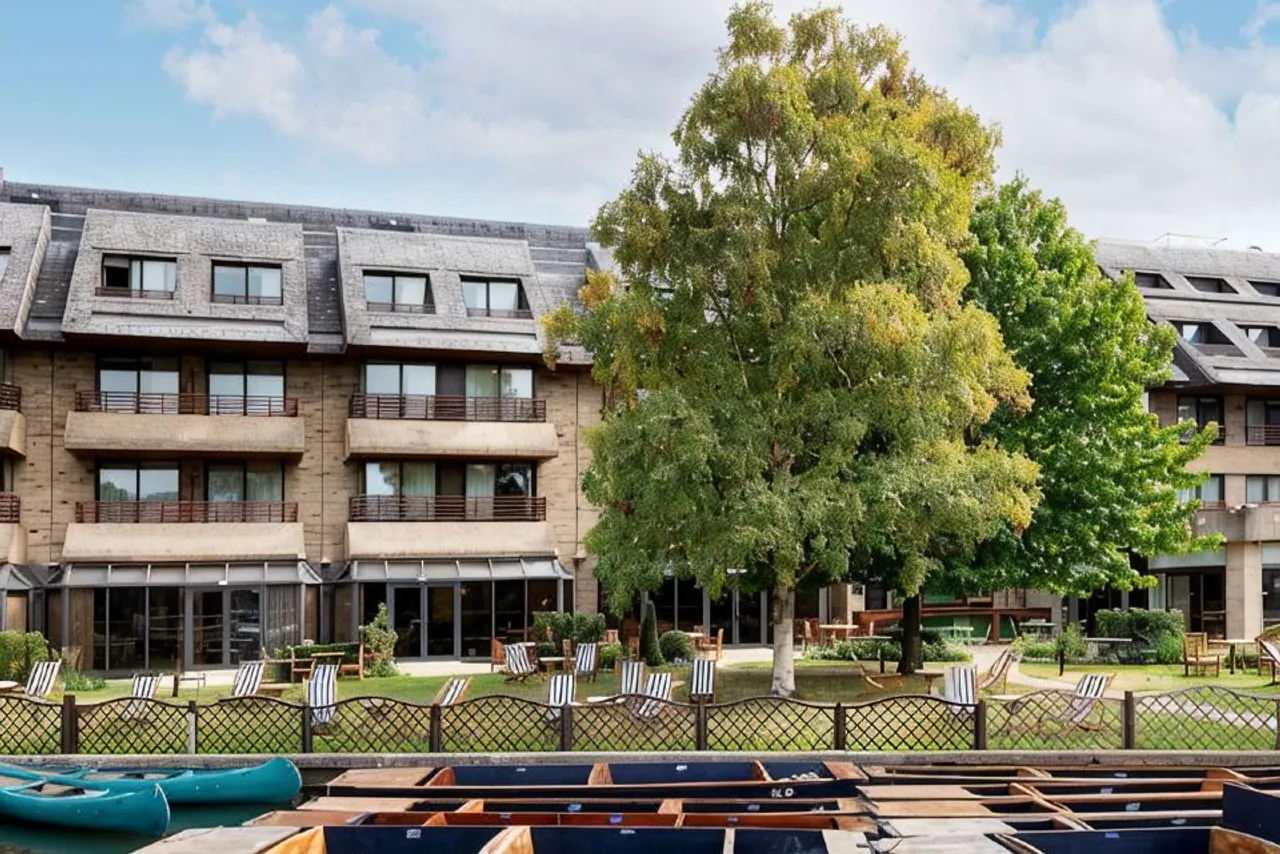 Graduate by Hilton Cambridge — rooms and atmosphere