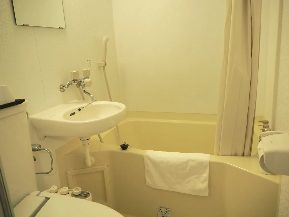 Grampus Inn Osaka — rooms and atmosphere