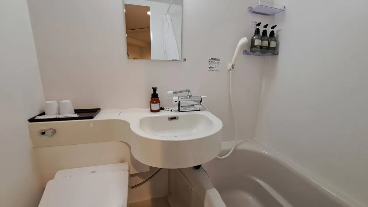 Grampus Inn Osaka — rooms and atmosphere