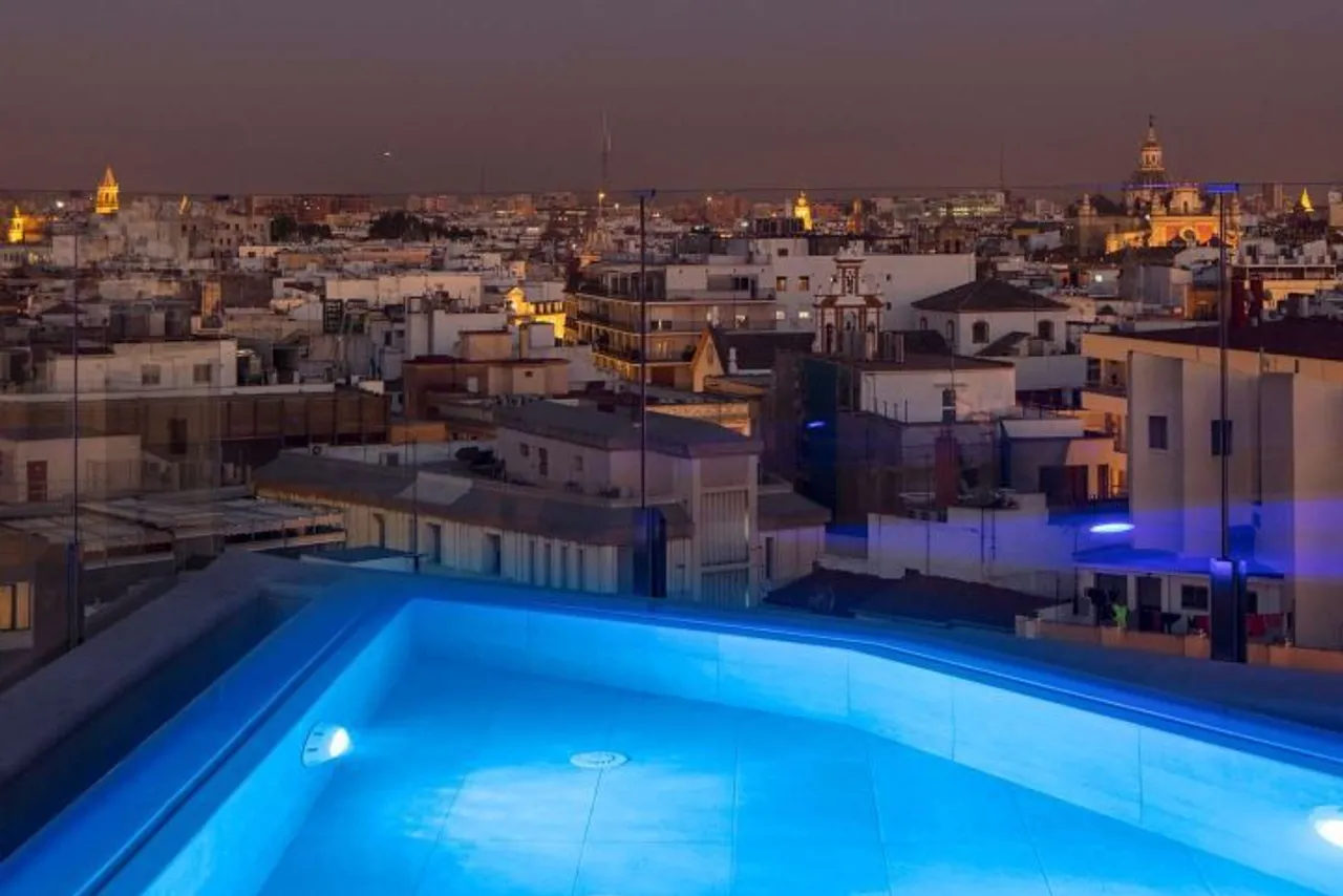 Hotel Colón Gran Meliá (The Leading Hotels of the World) — rooms and atmosphere