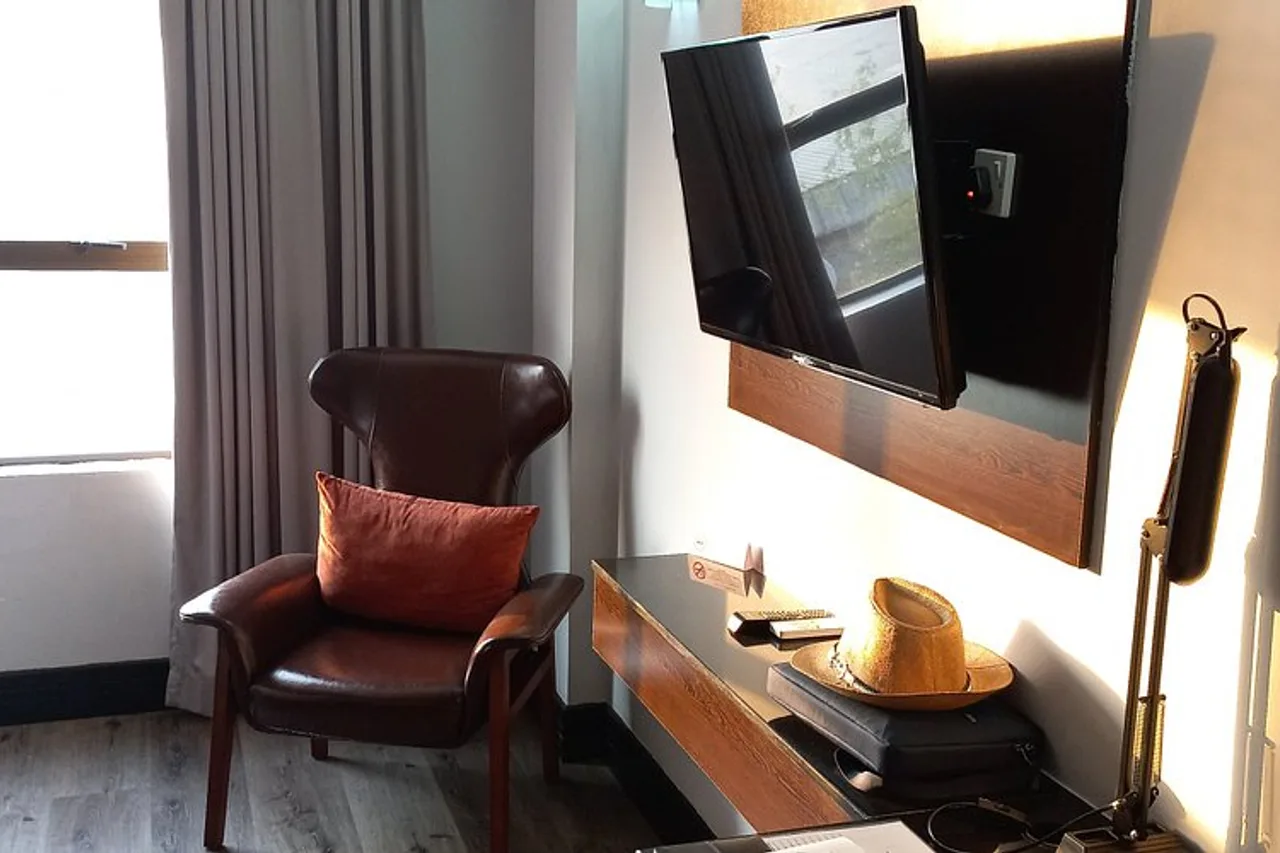 Grand Aria Hotel &amp; Conference Centre — rooms and atmosphere