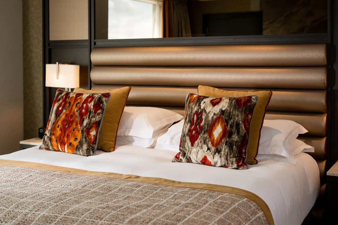 Grand Central Hotel Belfast — rooms and atmosphere