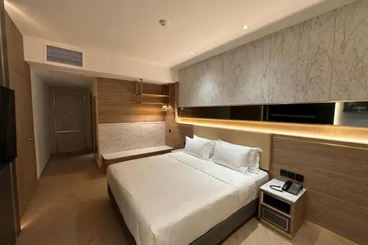 Grand City Hotel — rooms and atmosphere