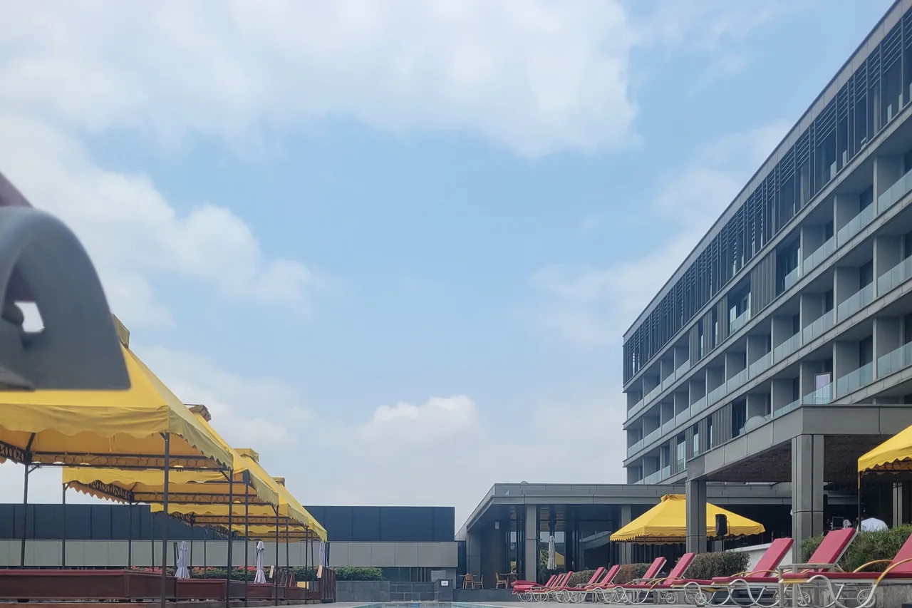 Grand Hotel de Kintele — rooms and atmosphere