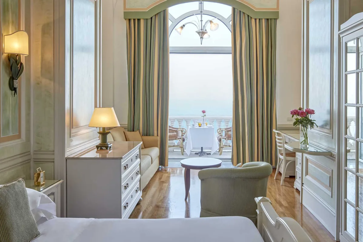 Grand Hotel Excelsior Vittoria — ภาพห้องพักและบรรยากาศ