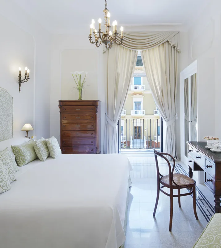 Grand Hotel Excelsior Vittoria — ภาพห้องพักและบรรยากาศ