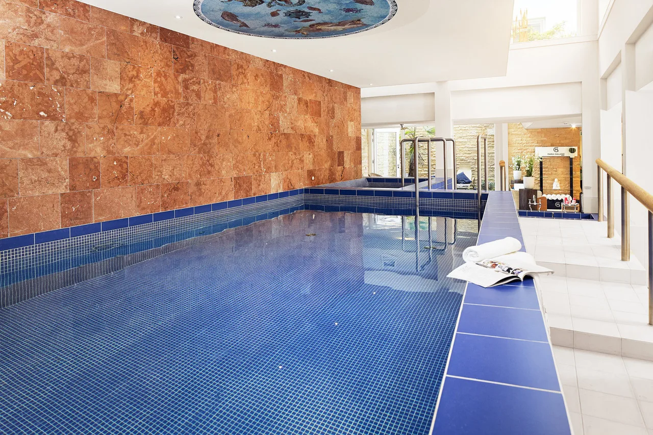 Grand Hotel Karel V — ภาพห้องพักและบรรยากาศ