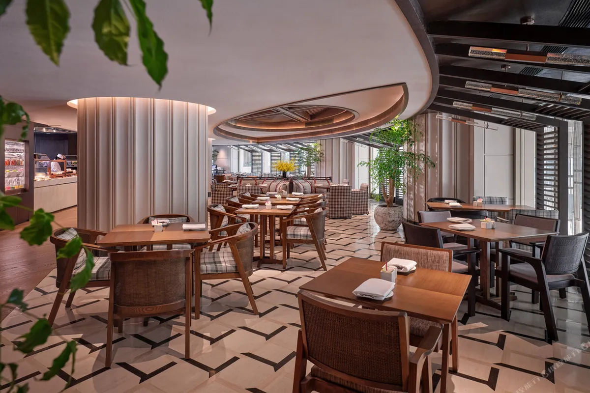 Grand Hyatt Beijing — rooms and atmosphere