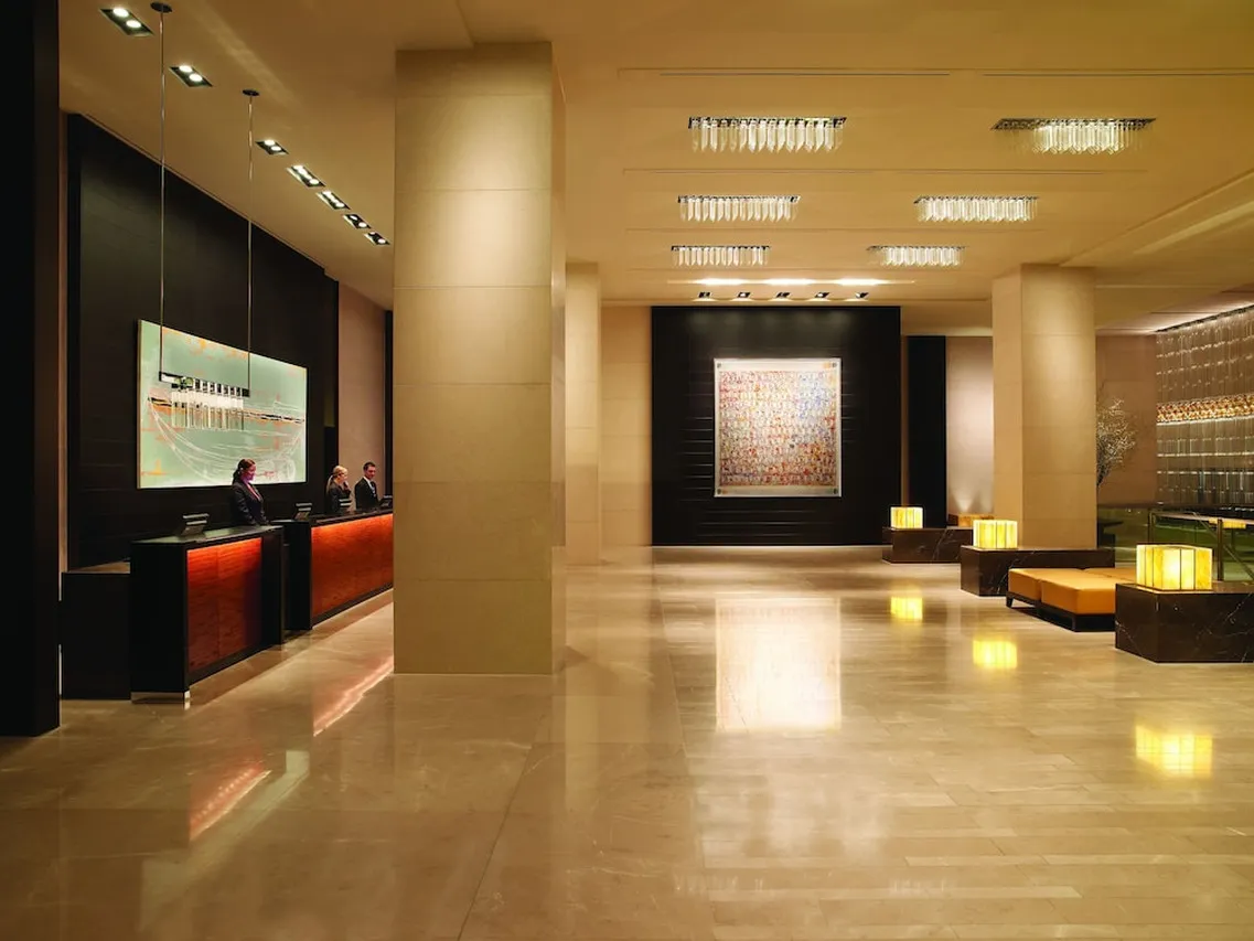 Grand Hyatt Melbourne — rooms and atmosphere
