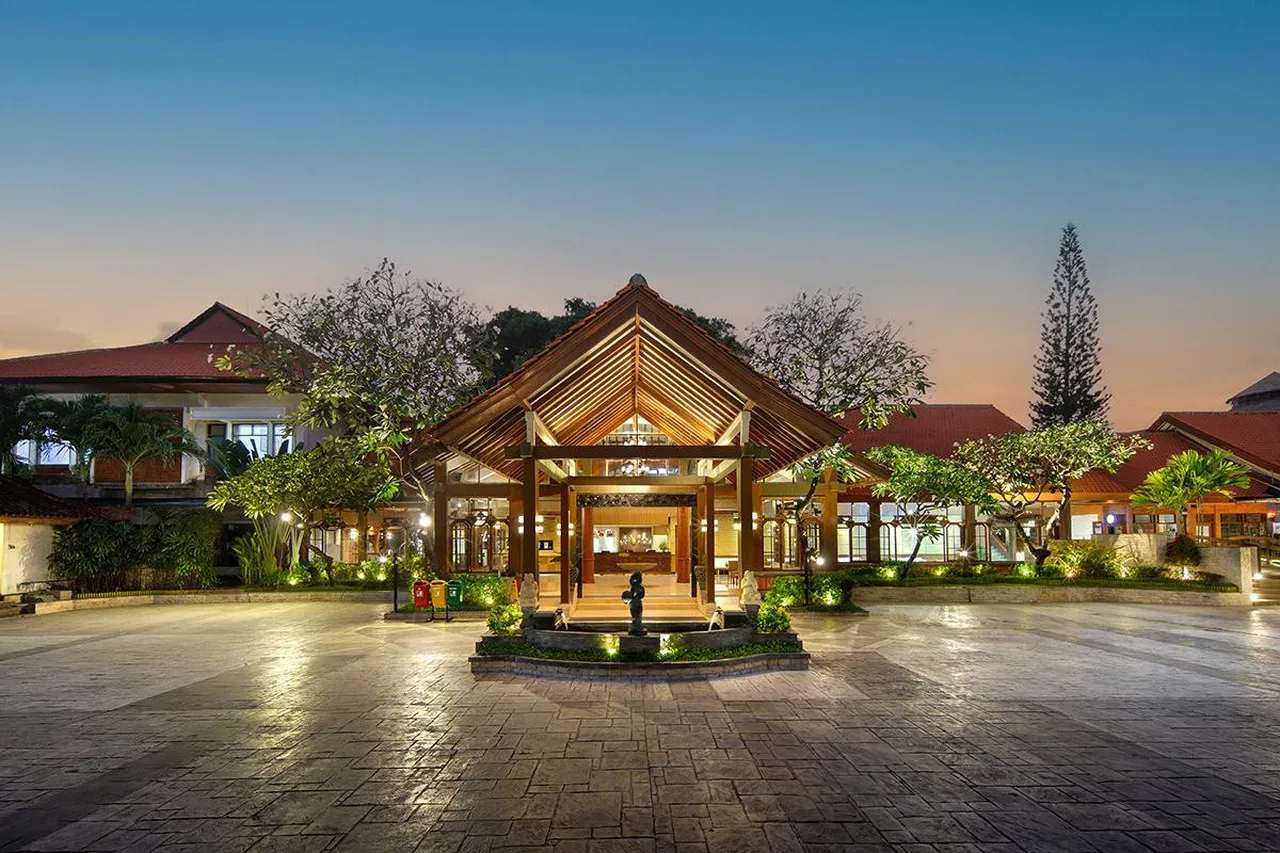 Grand Istana Rama Hotel — rooms and atmosphere