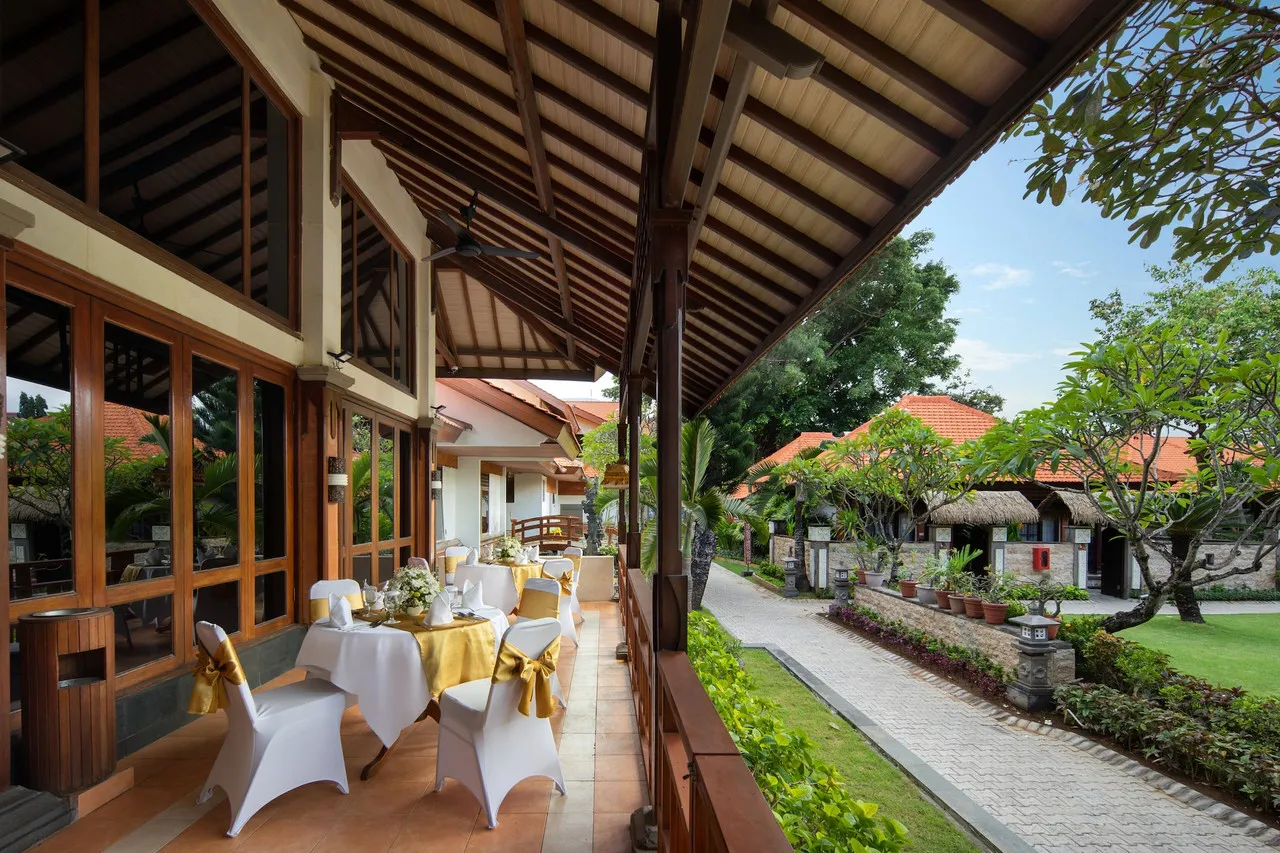Grand Istana Rama Hotel — rooms and atmosphere