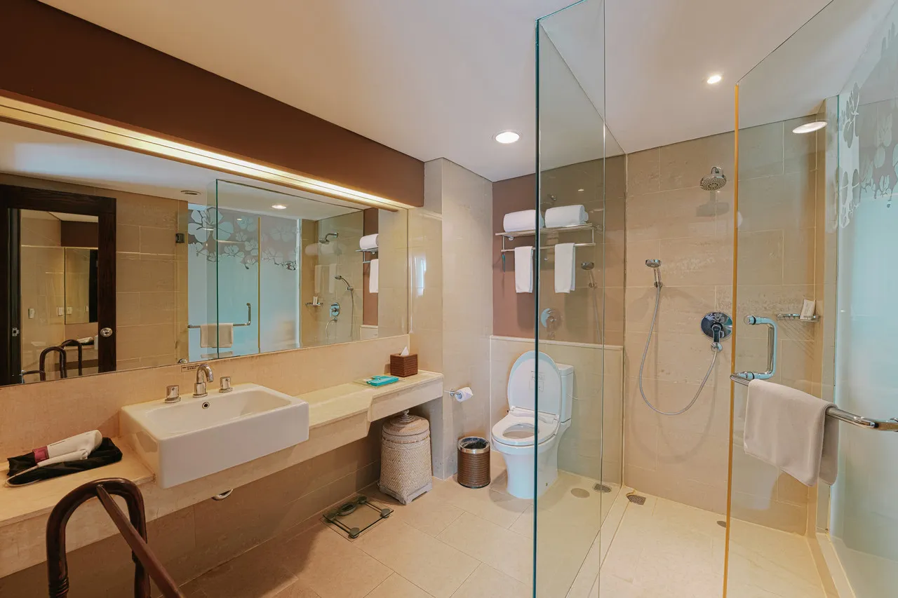 Grand Ixora Kuta Resort — rooms and atmosphere