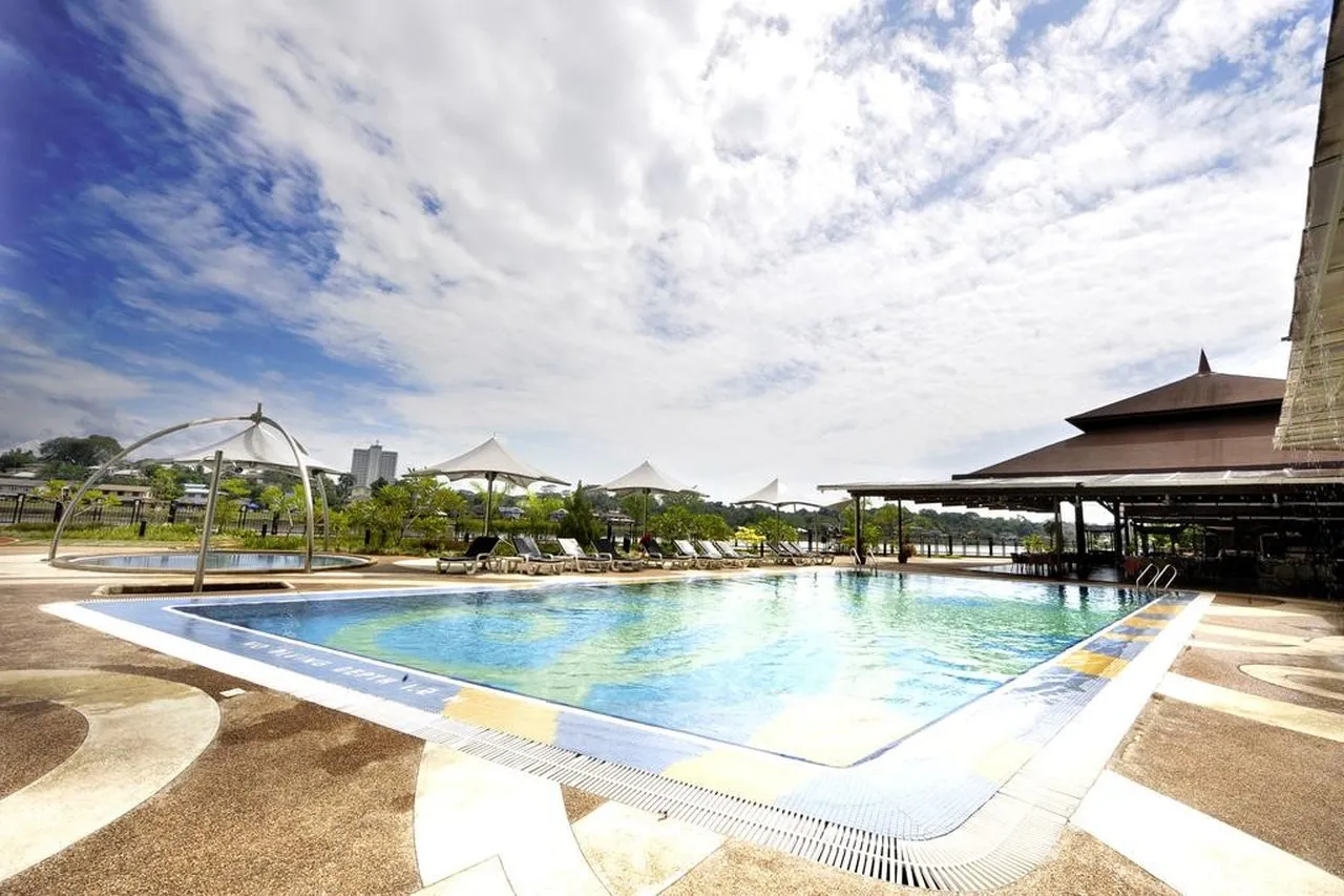 Grand Margherita Hotel — rooms and atmosphere