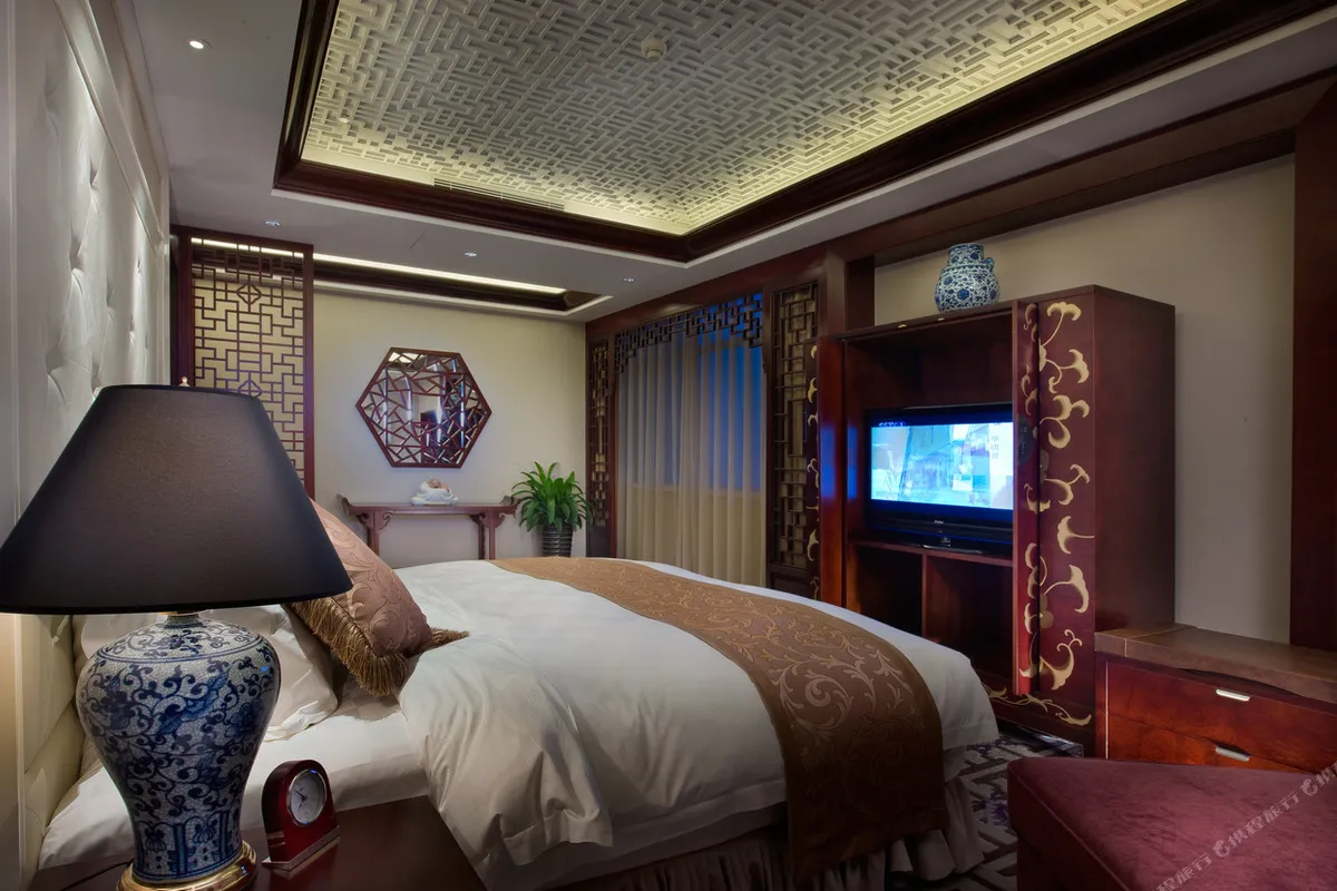 Grand Soluxe International Hotel Xi'an — rooms and atmosphere