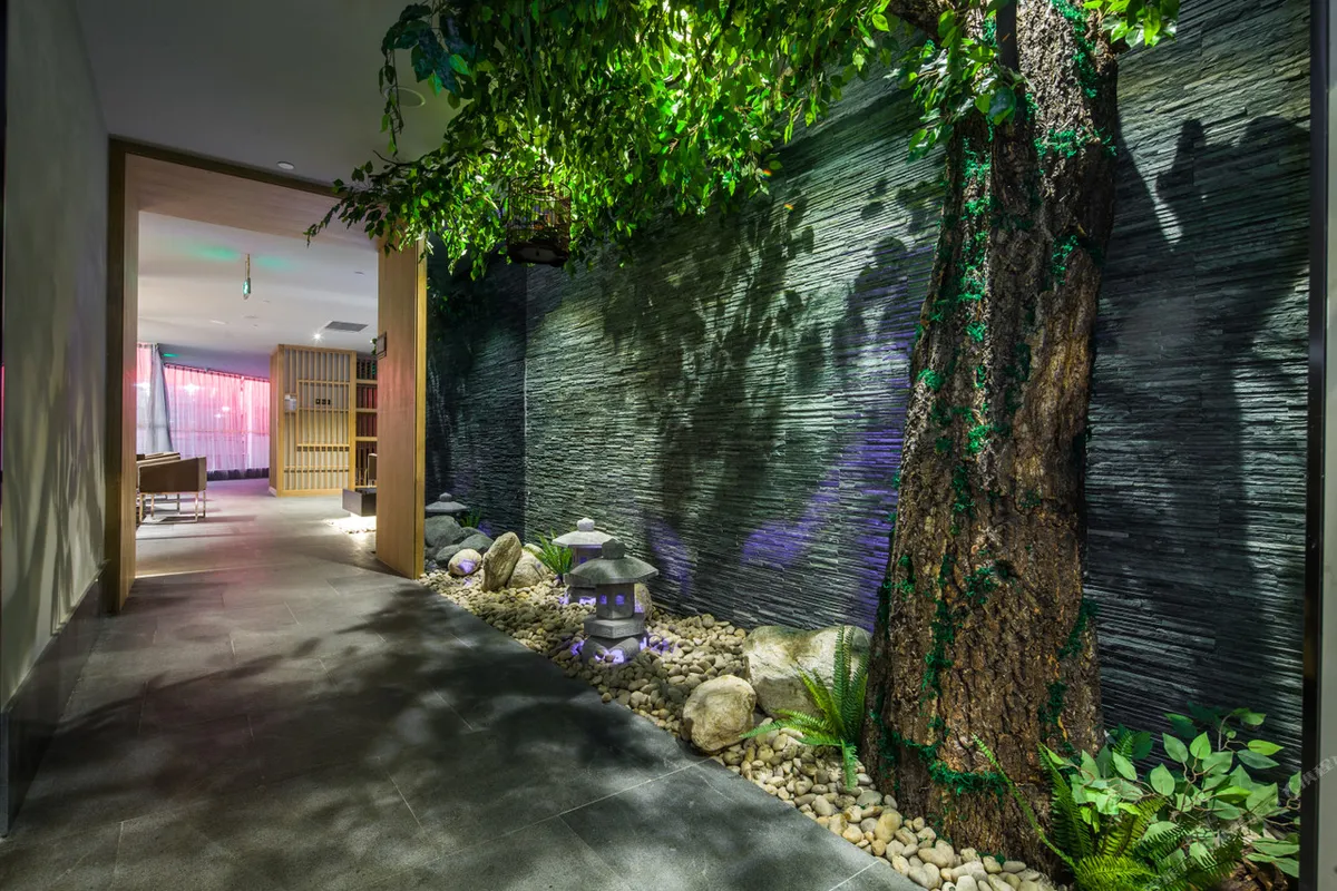Grand Yiju Hotel Nanjing Xinjiekou — rooms and atmosphere