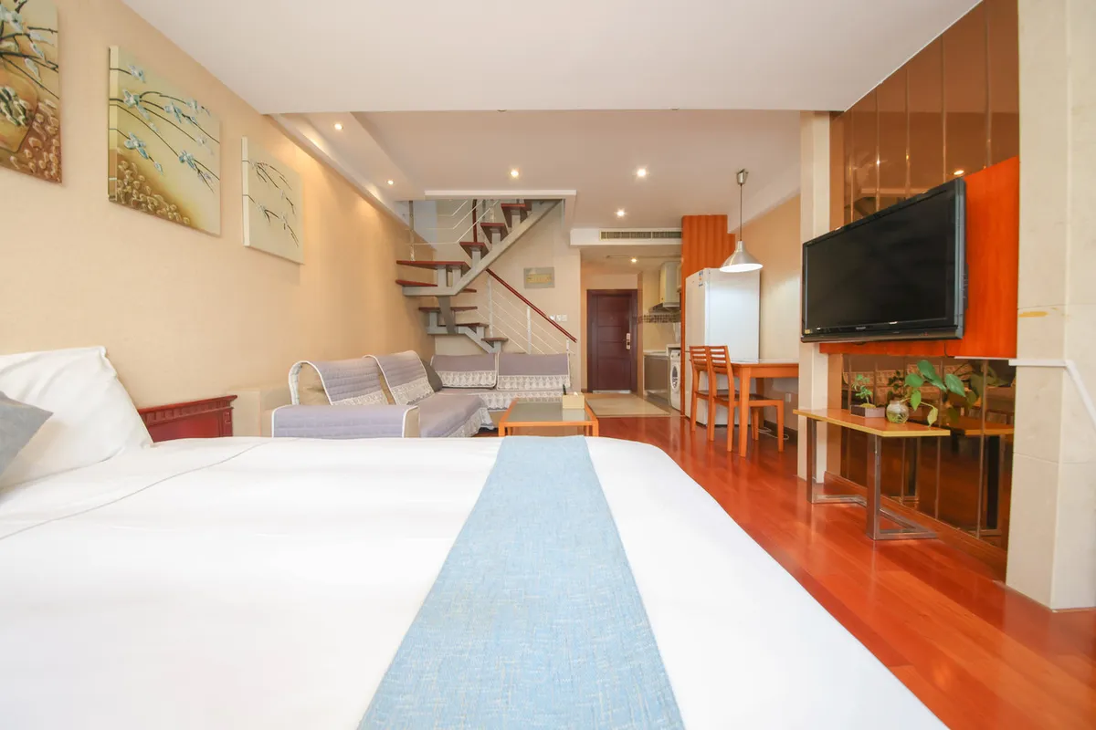 Grand Yiju Hotel Nanjing Xinjiekou — rooms and atmosphere