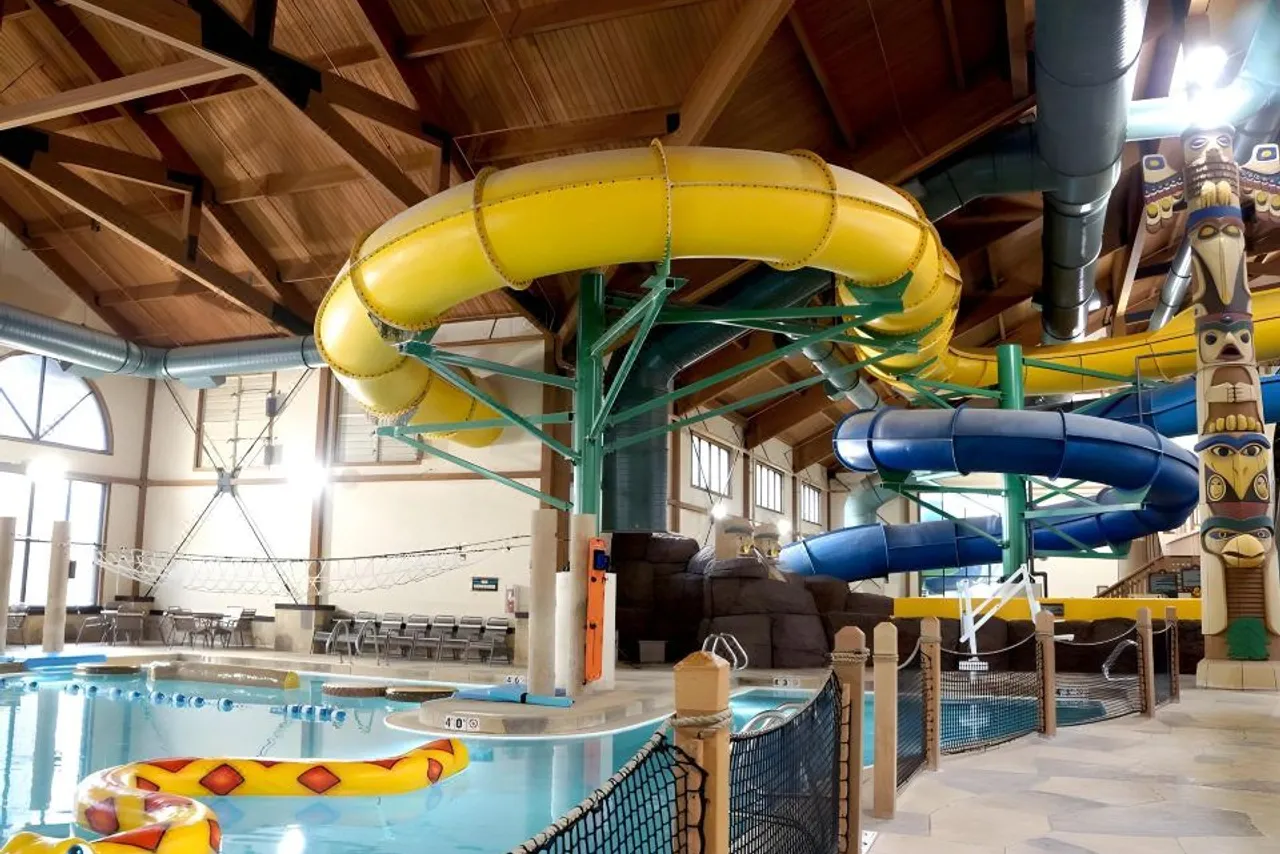 Great Wolf Lodge Kansas City — rooms and atmosphere