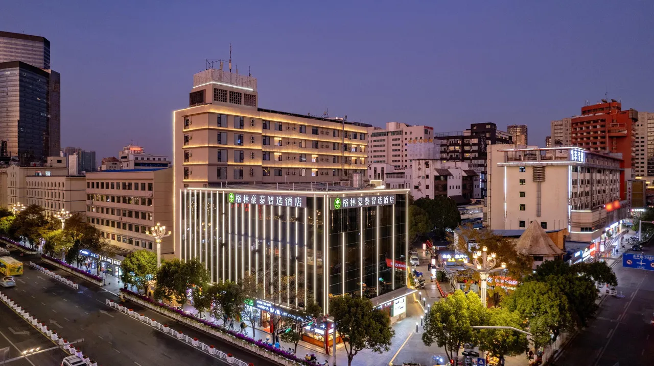 GreenTree Inn Kunming Railway Station — rooms and atmosphere