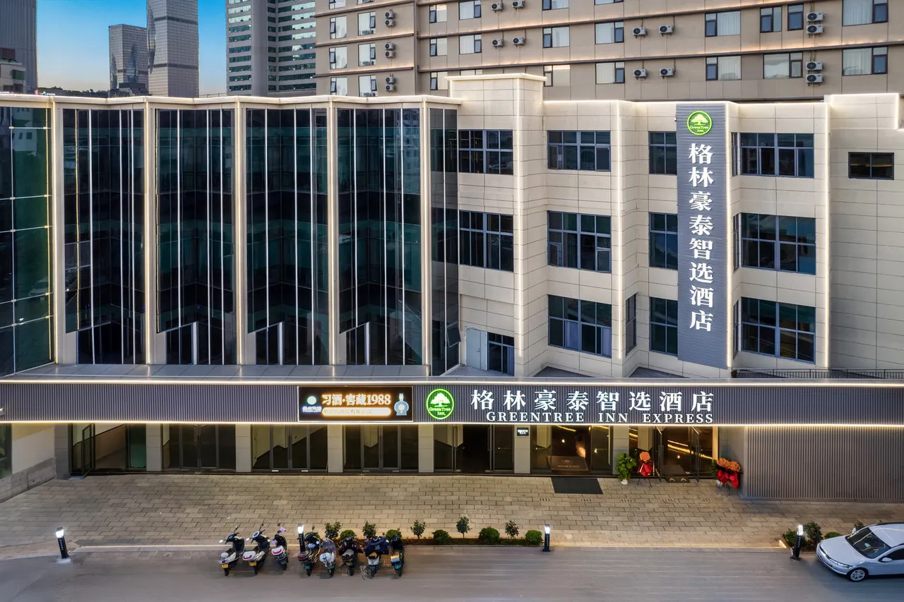 GreenTree Inn Kunming Railway Station — rooms and atmosphere