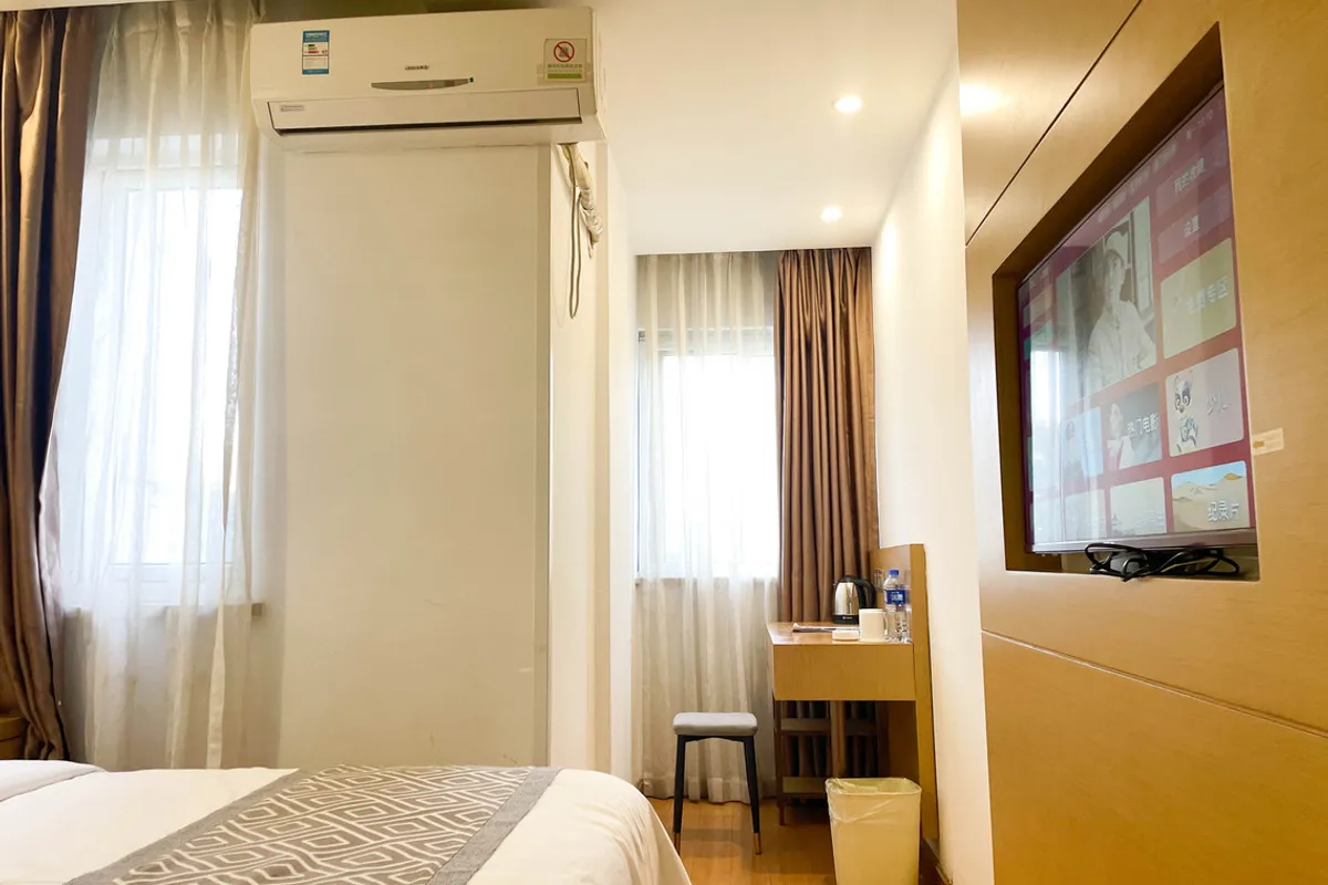 GreenTree Inn Ningbo South Railway Station — rooms and atmosphere