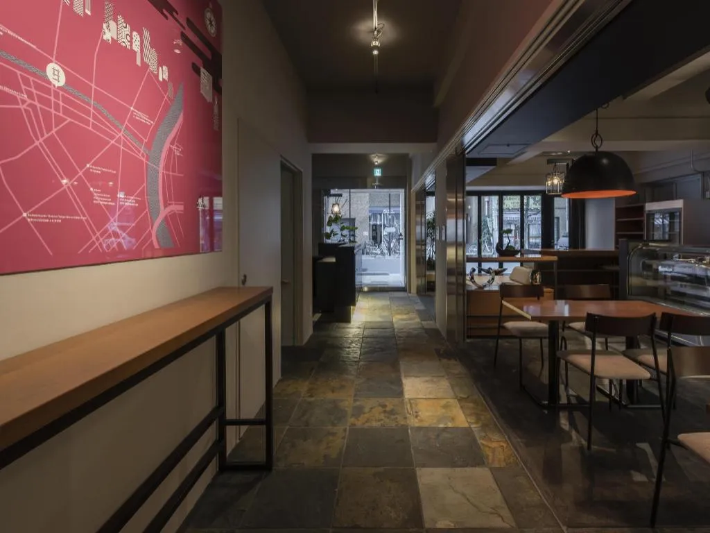 GRIDS AKIHABARA TOKYO — rooms and atmosphere