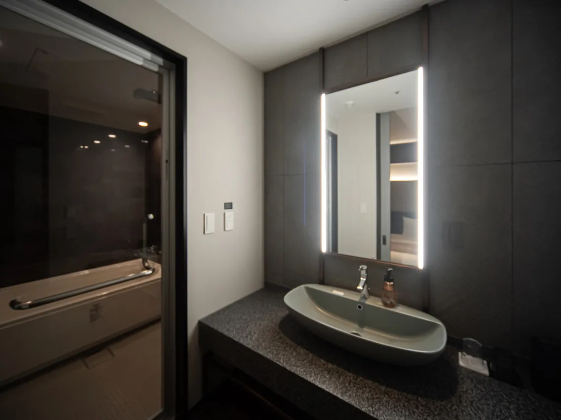 GRIDS PREMIUM HOTEL OSAKA NAMBA — rooms and atmosphere
