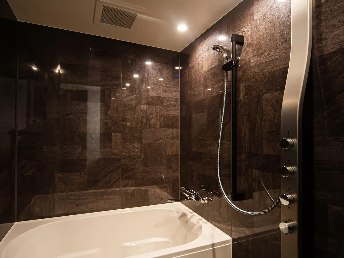 GRIDS PREMIUM HOTEL OSAKA NAMBA — rooms and atmosphere