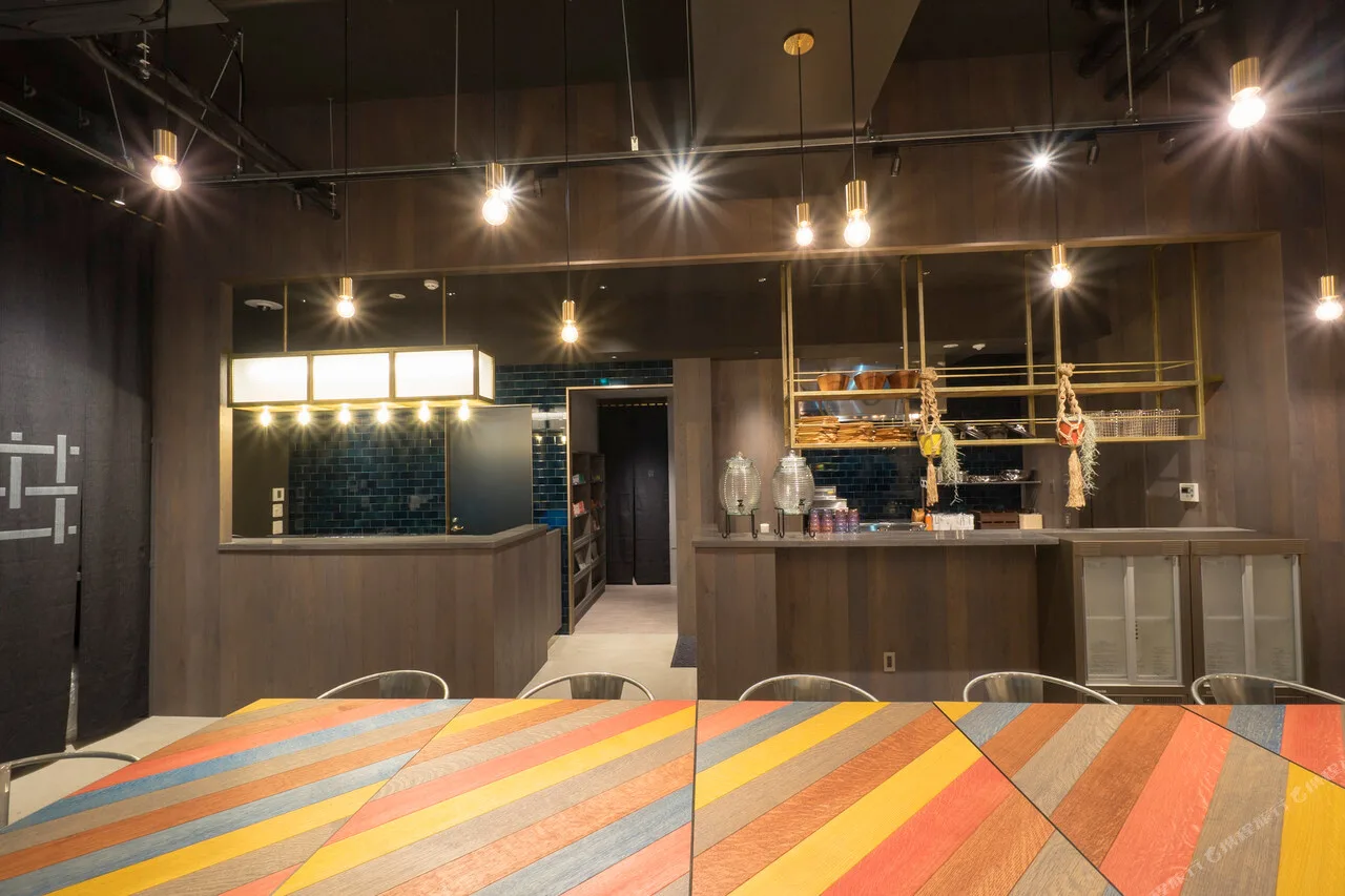 GRIDS Tokyo Shinjuku Hotel & Hostel — rooms and atmosphere