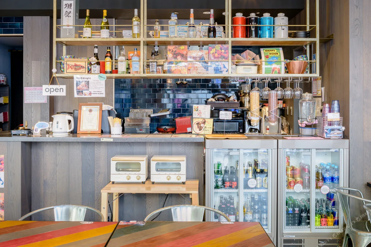GRIDS Tokyo Shinjuku Hotel & Hostel — rooms and atmosphere