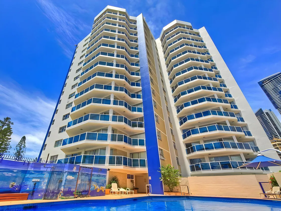 Grosvenor Beachfront Apartments — rooms and atmosphere
