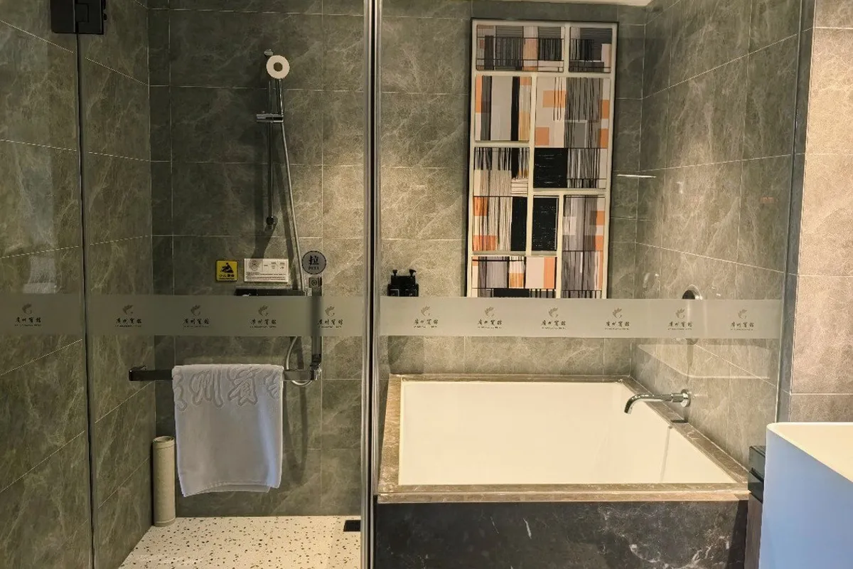 Guangzhou Hotel — rooms and atmosphere