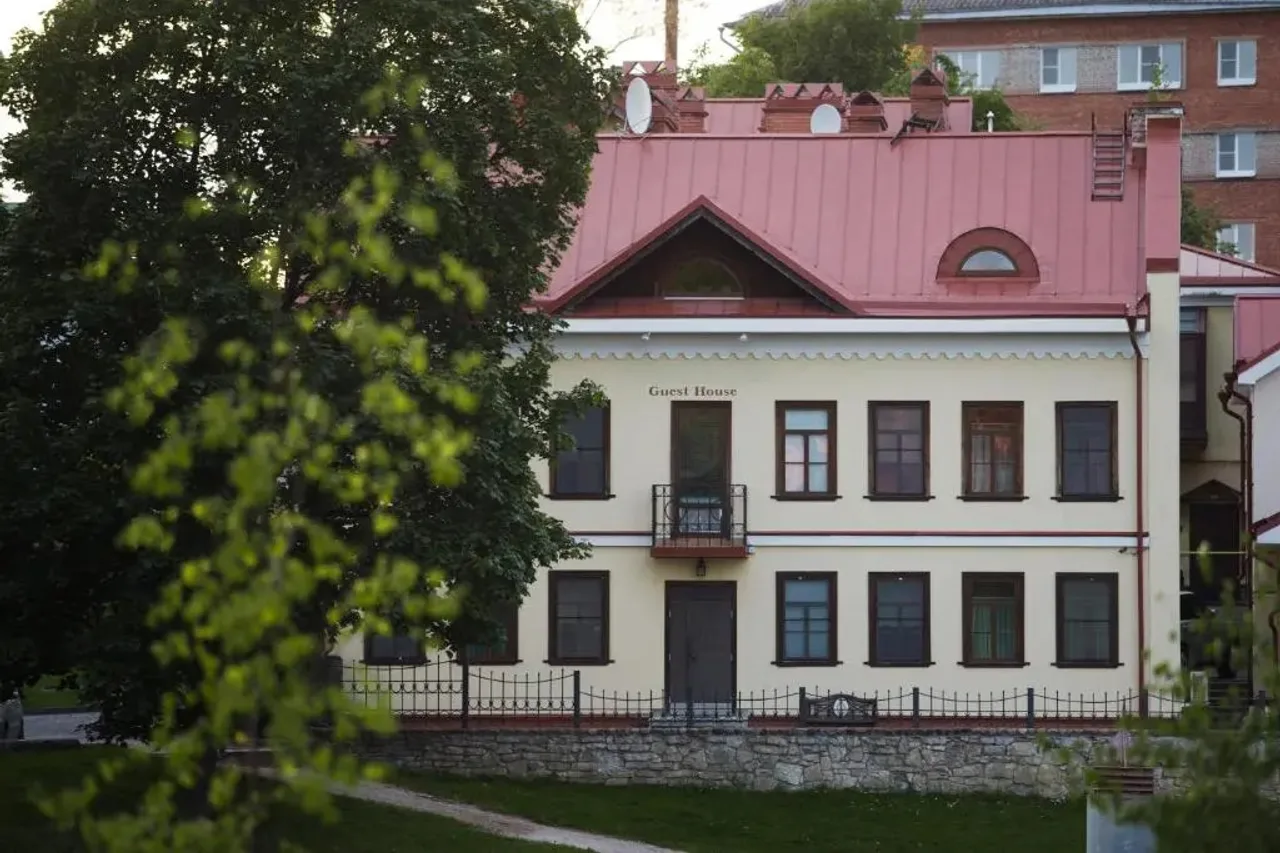 Guest House on Verkhne-Beregovaya — ภาพห้องพักและบรรยากาศ