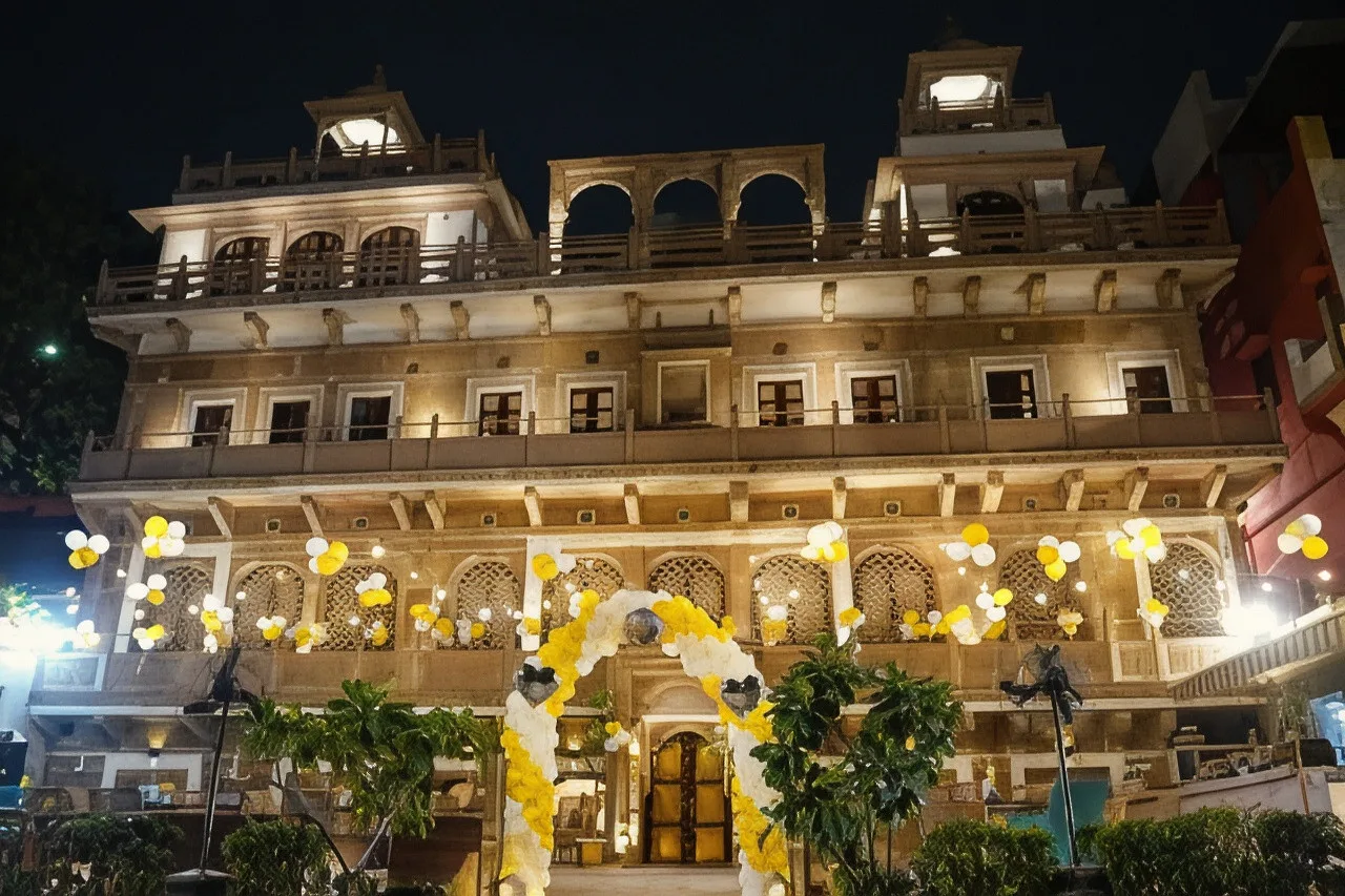 Guleria Kothi at Ganges — พาราณสี