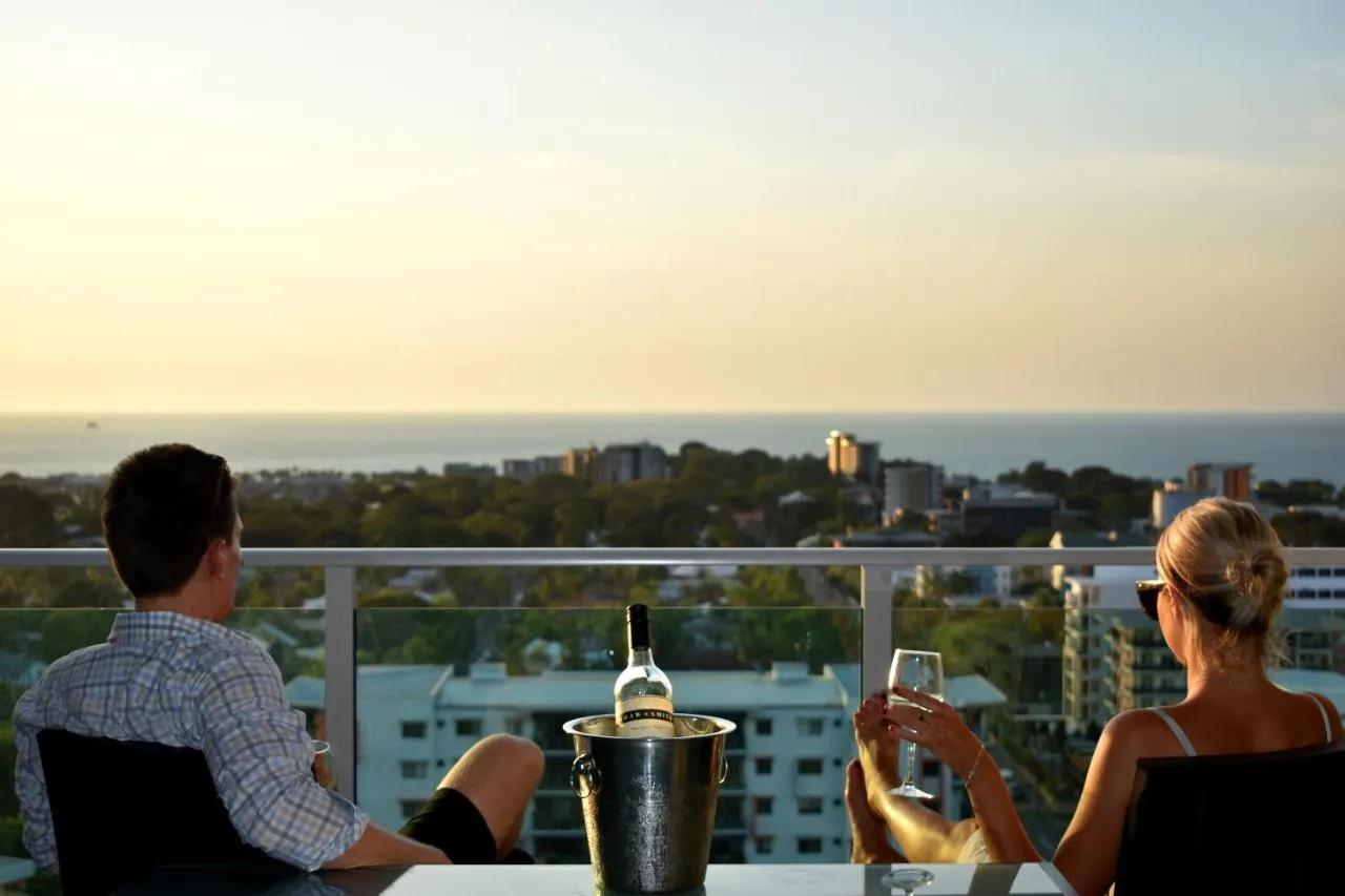H on Mitchell Apartment Hotel — rooms and atmosphere