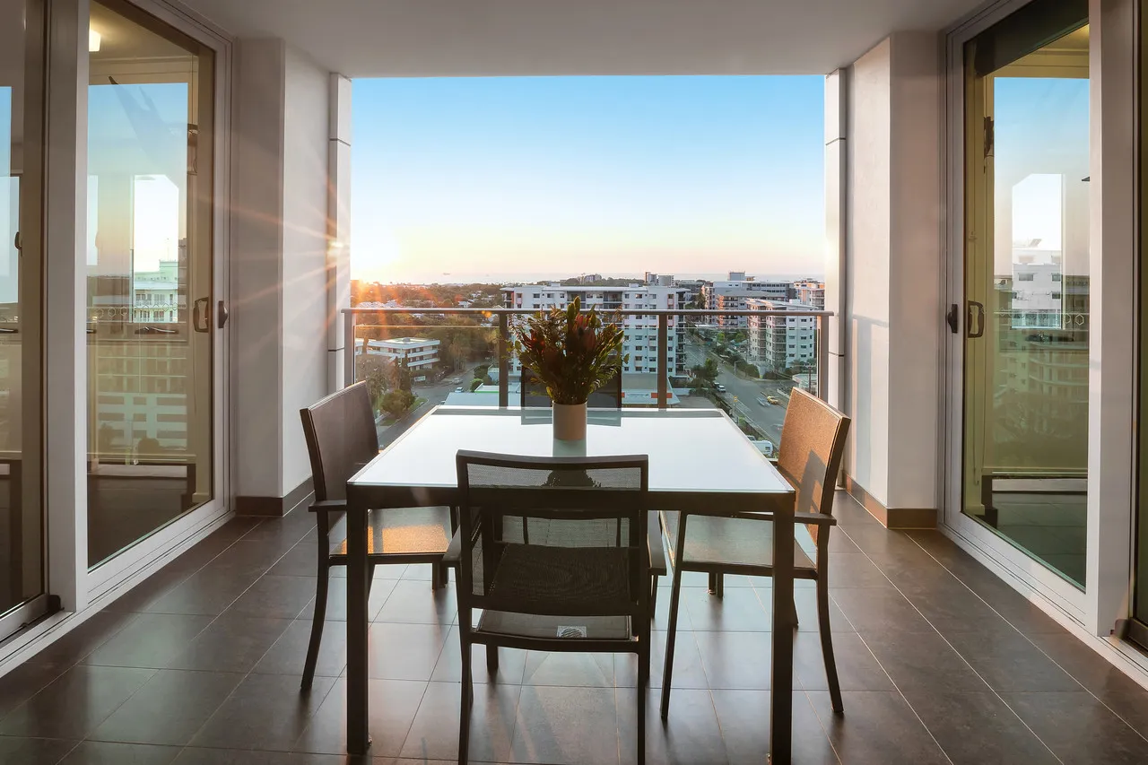 H on Mitchell Apartment Hotel — rooms and atmosphere