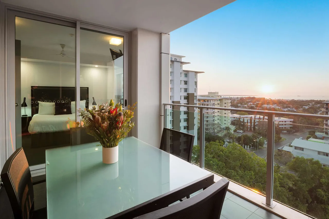 H on Mitchell Apartment Hotel — rooms and atmosphere